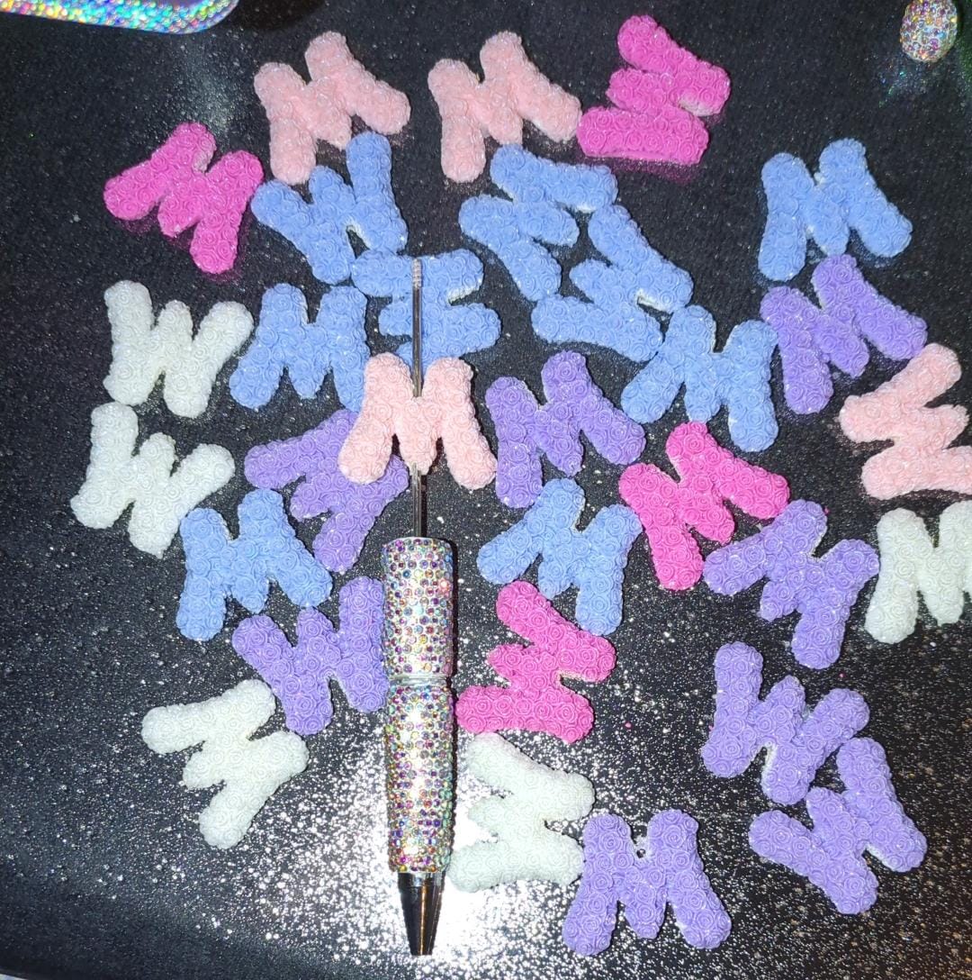 M Buchstaben Rosen Charm Perlen in unterschiedlichen Farben