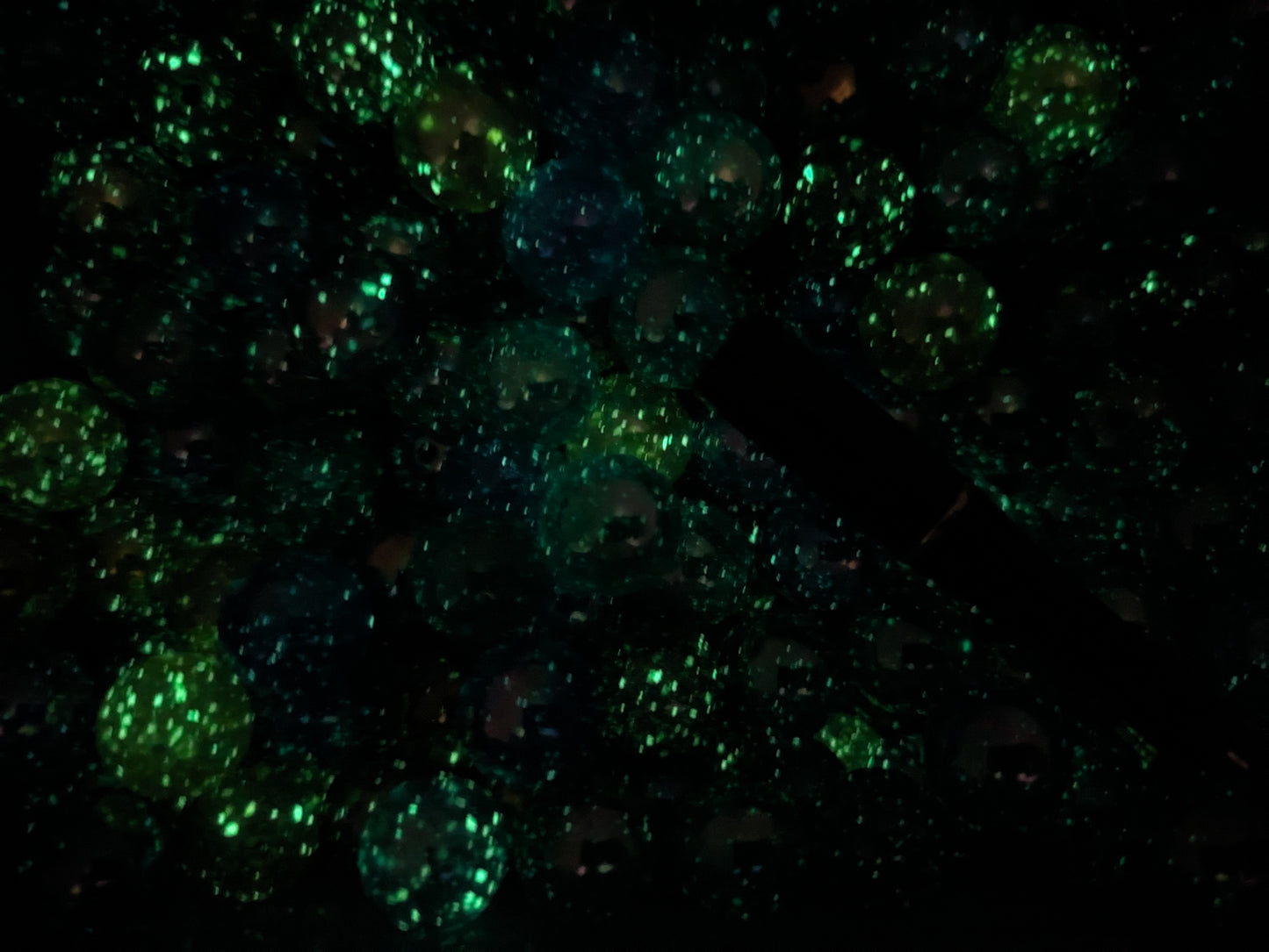Galaxy Perlen mit Glitzerpartikeln, Regenbogenglanz und Glow in the Dark Effeckt 14 mm