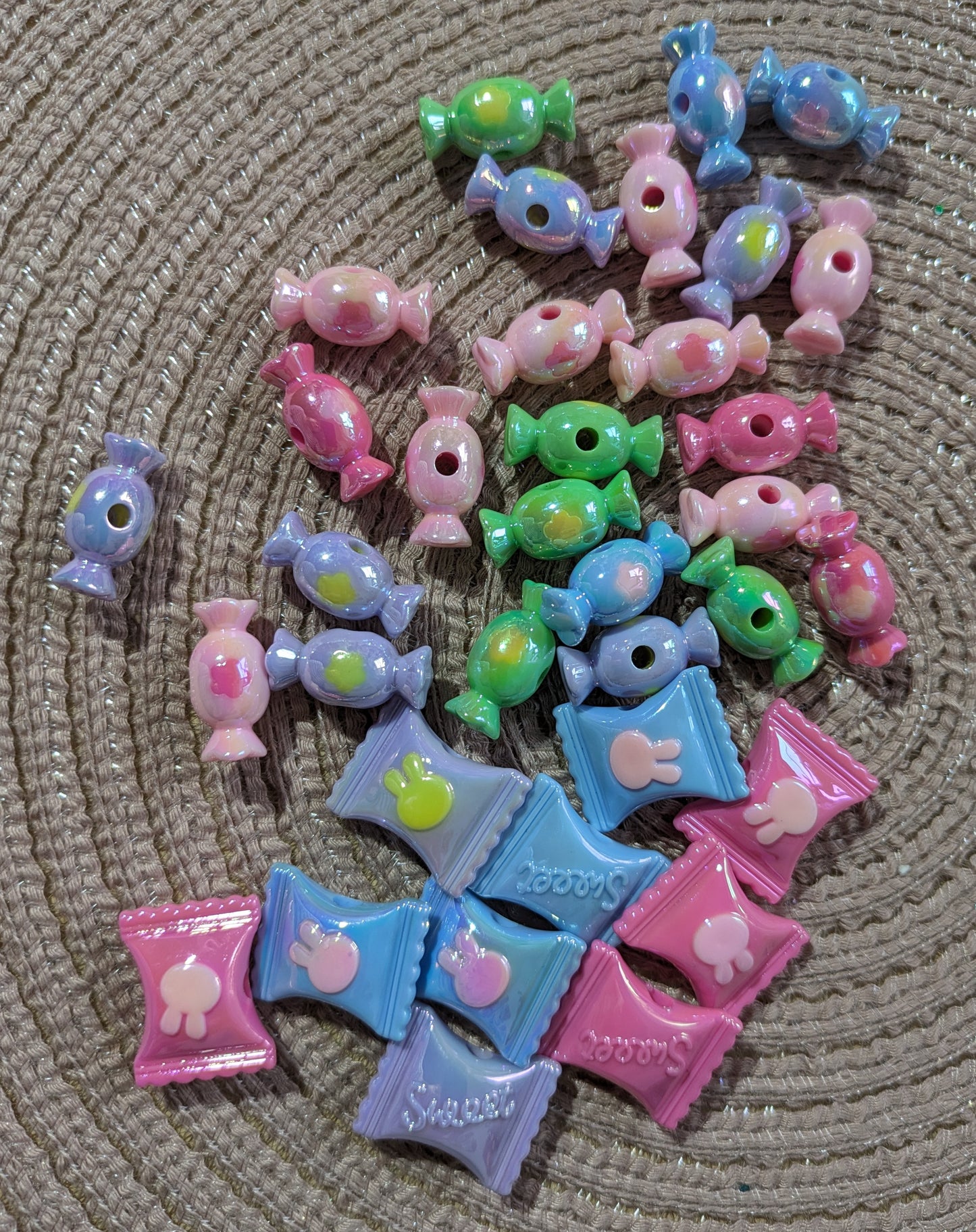 S113 Bonbon Perlen in diversen Farben und Formen Blume Hase