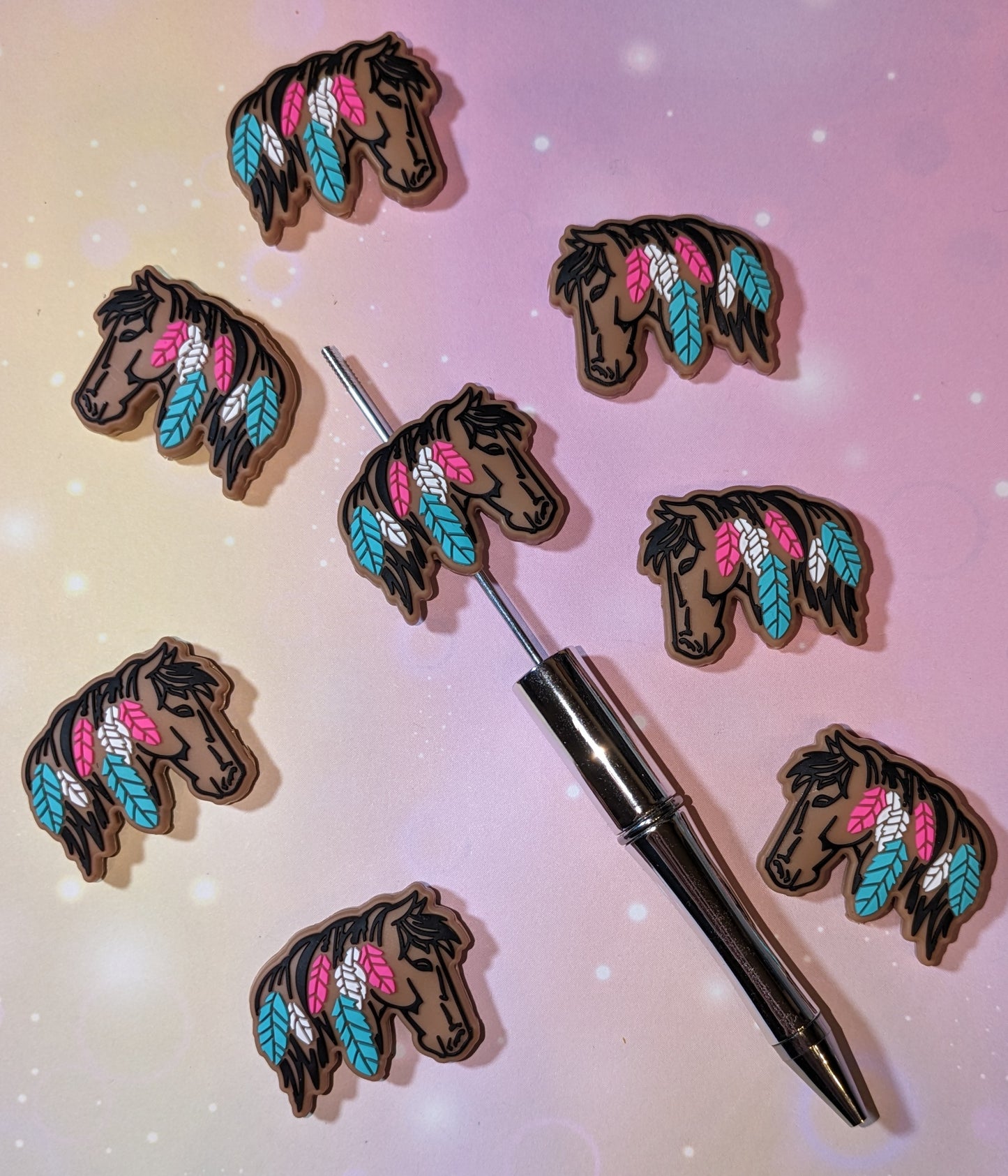 S61 Silikonperle / Focal Pferd mit Federn Indianer Pferd