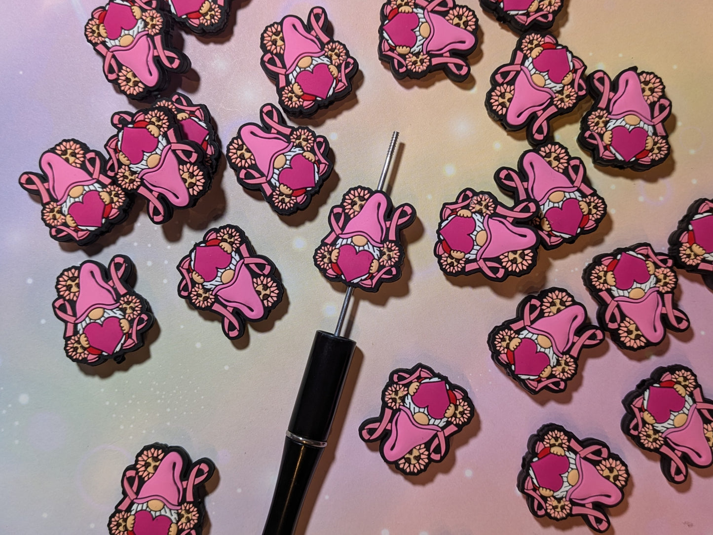 S65 Silikonperlen / Focals Zwerg mit Herz pink Gnom mit Herz