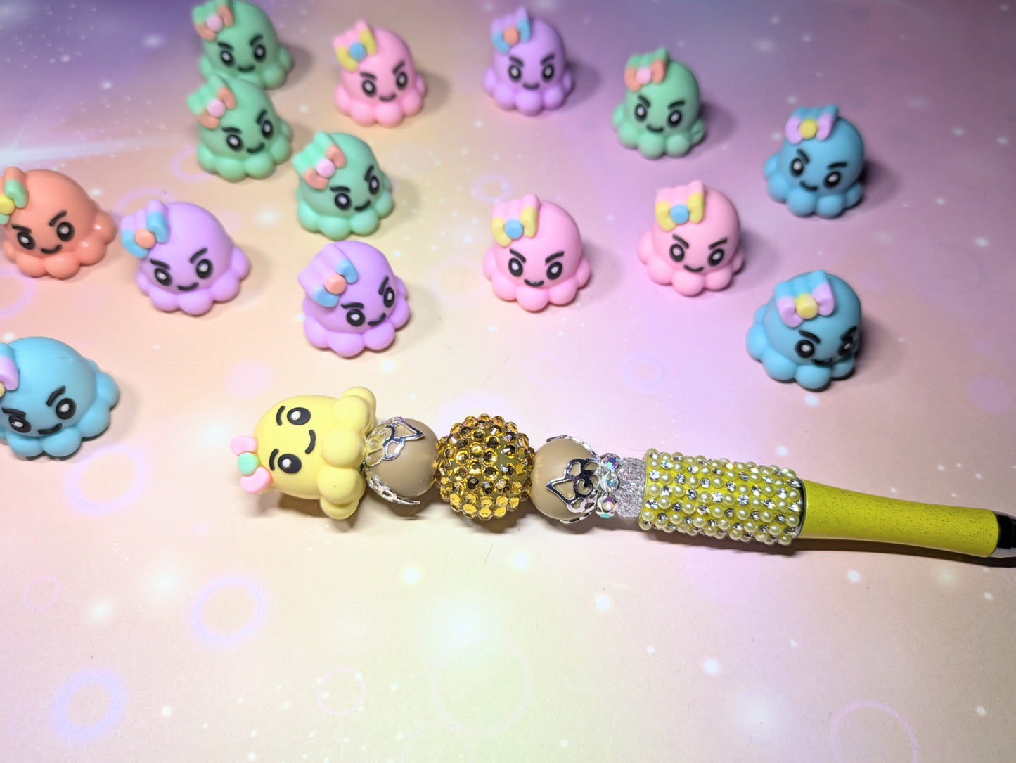 Pentopper / Stiftaufsatz Oktopus mit Schleife in verschiedenen Farben