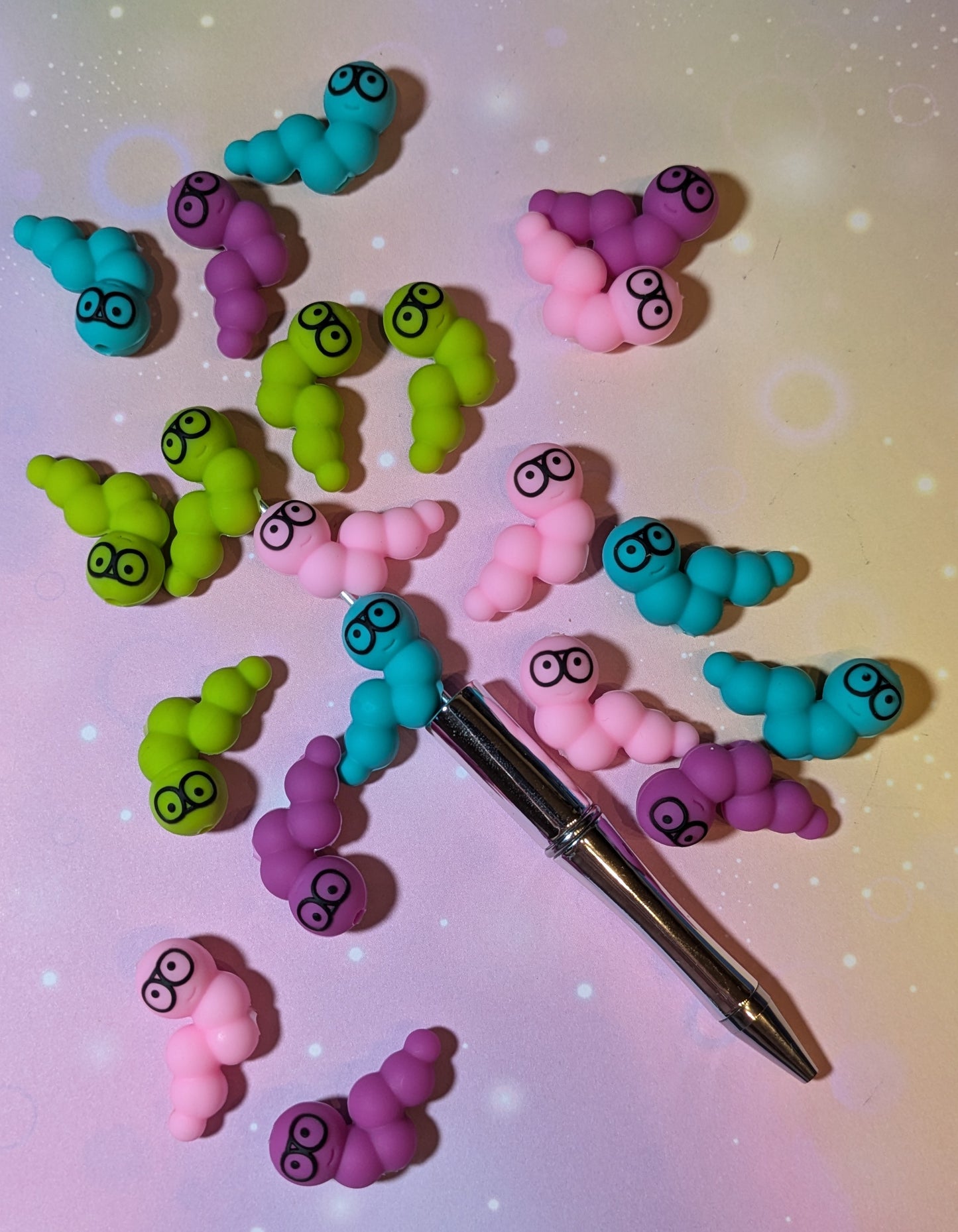 Focal Silikonperle 3D Bücherwurm Wurm mit Brille Lesewurm in verschiedenen Farben