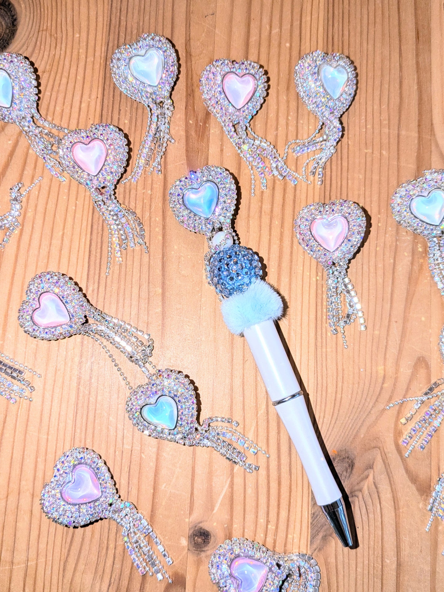 Funkelnde Strassherzen mit großem Resinherz in der mitte, verschiedene Farben