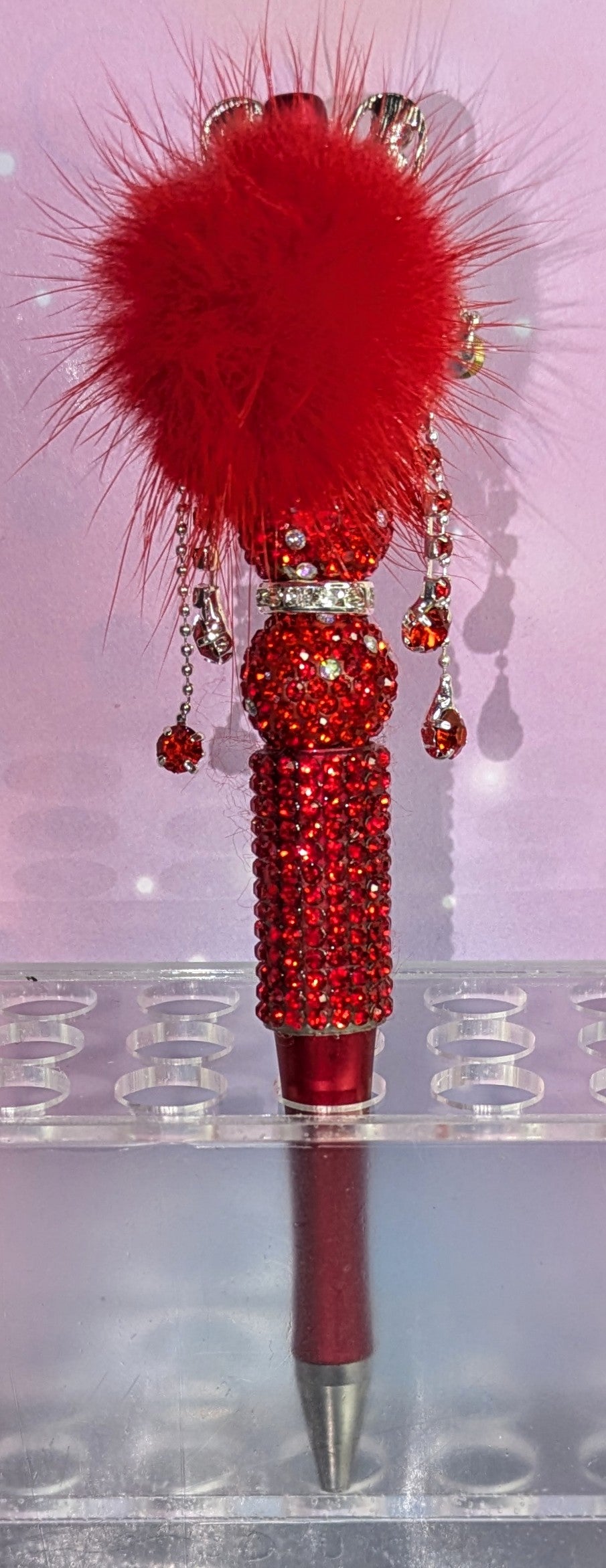 Unikat Metall - Hasenkopf Strassbesetzt mit großem Emeraldgrünem Facettiertem Glasstein mit rotem Pompomund Strassperlen