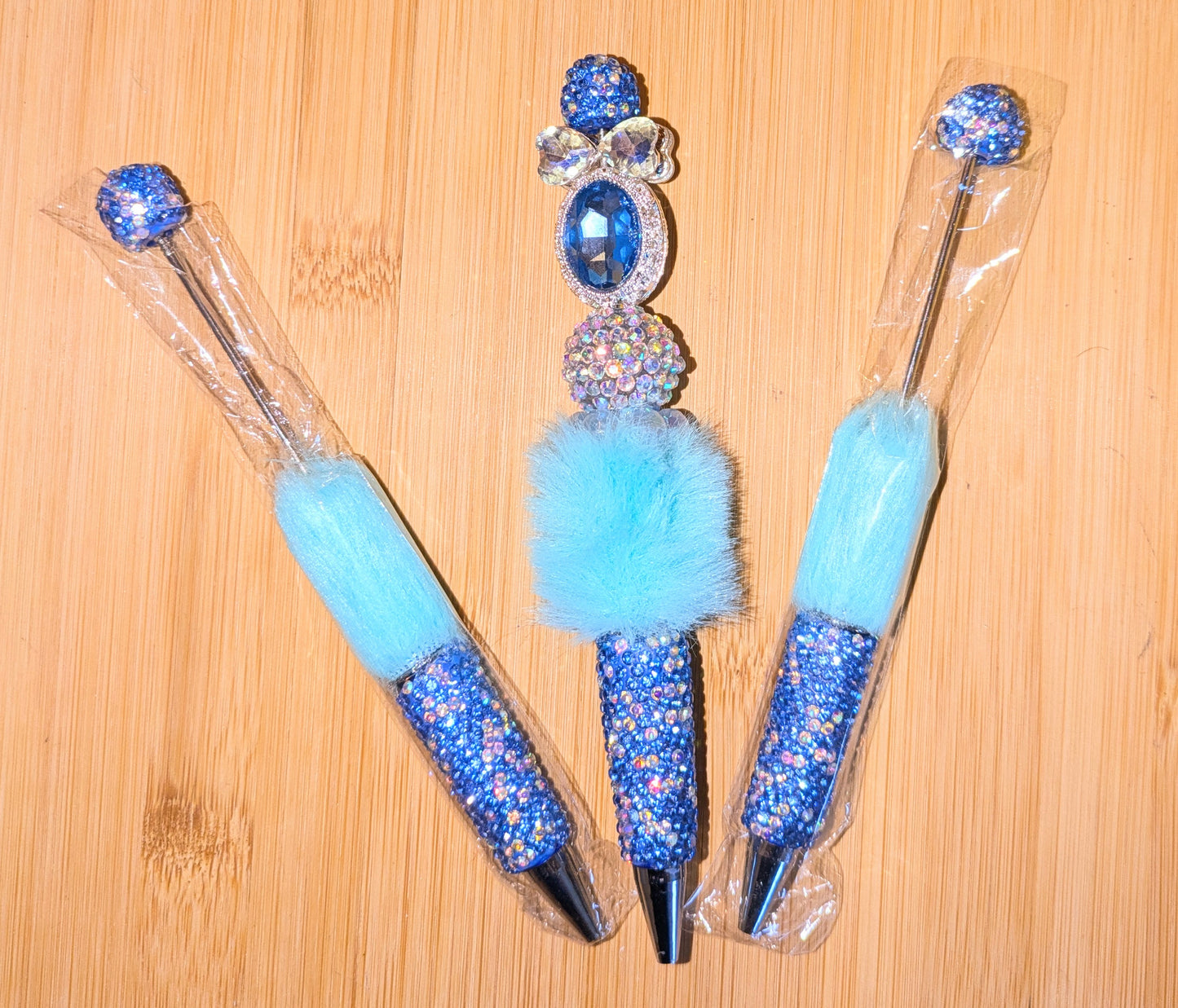 Handgestaltete Strasskugelschreiber mit Pompom blau silber