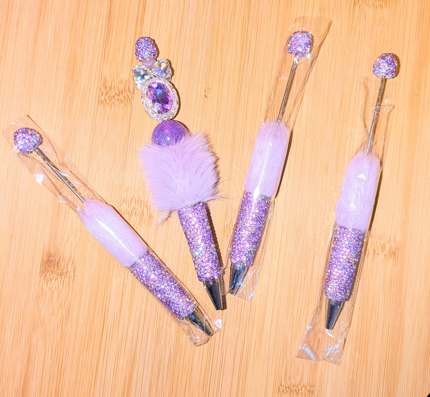 Handgestaltete Strasskugelschreiber mit Pompom lila silber