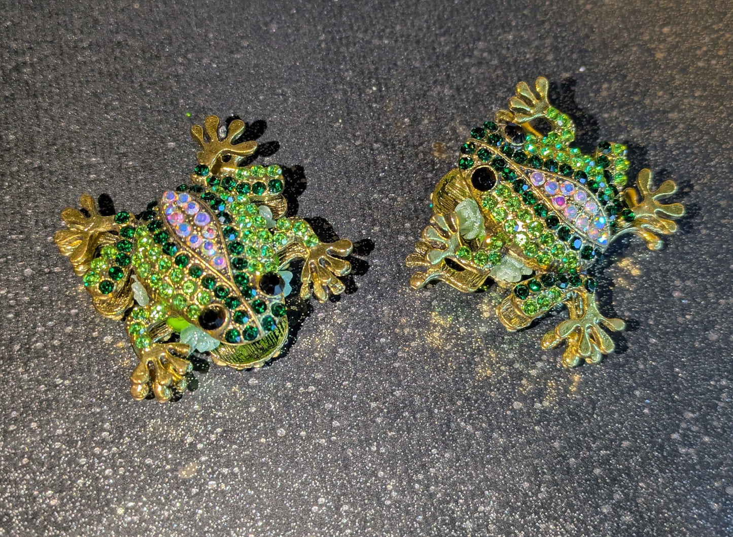 Große Metallperle Frosch Grün beidseitg mit Strass besetzt