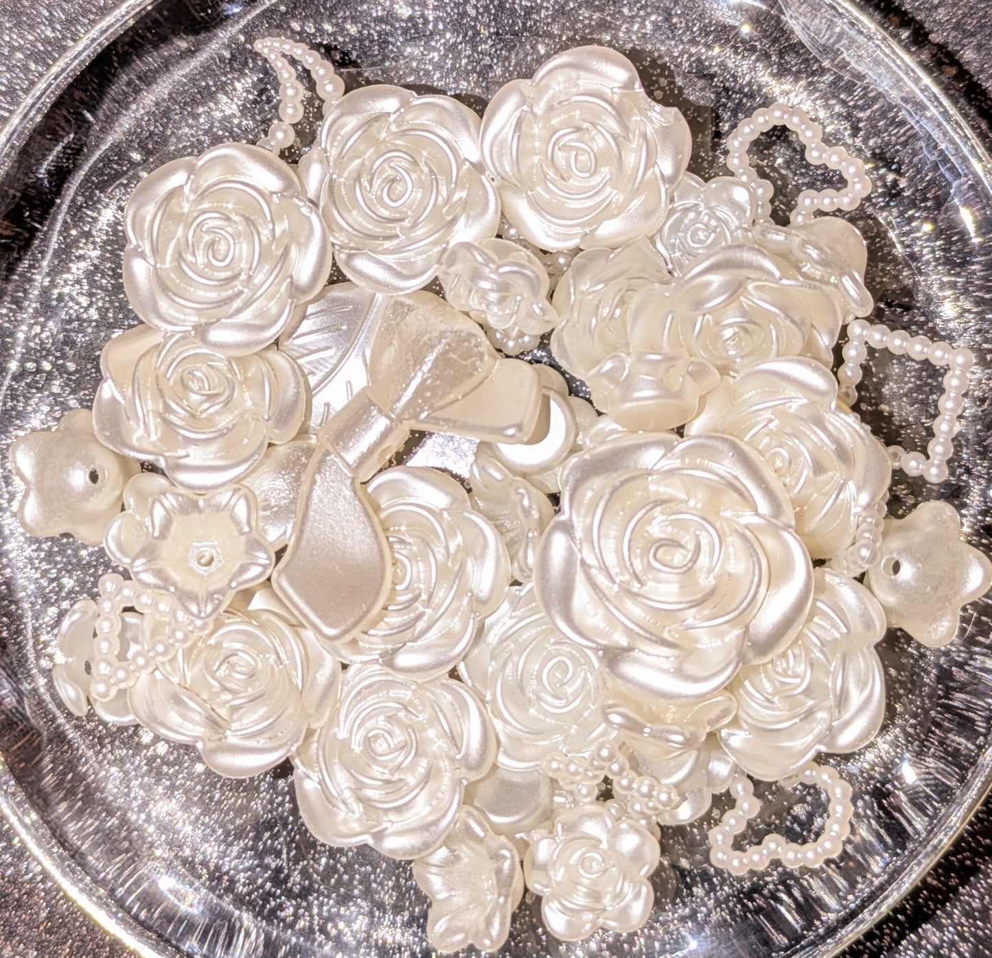 Creme weiß Blüten-Perlen bzw. Anhänger Mix