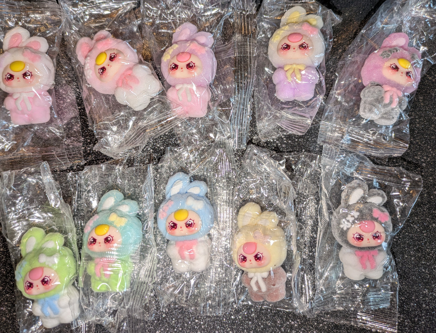 Samt Figuren Hasen mit stehenden Ohren in verschiedenen Farben