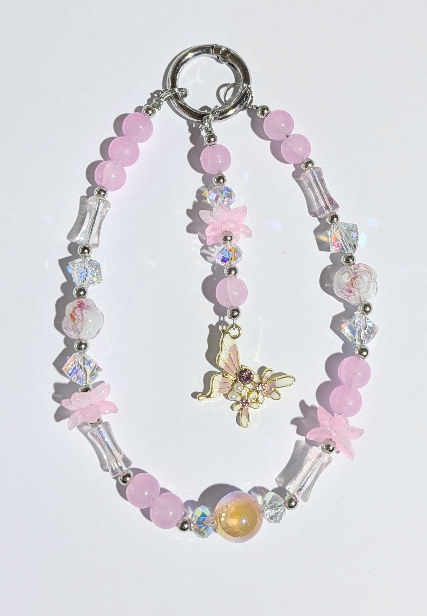 Hochwertige Handykette aus Glas- und Metallperlen in rosa mit großer Schmetterlingsperle