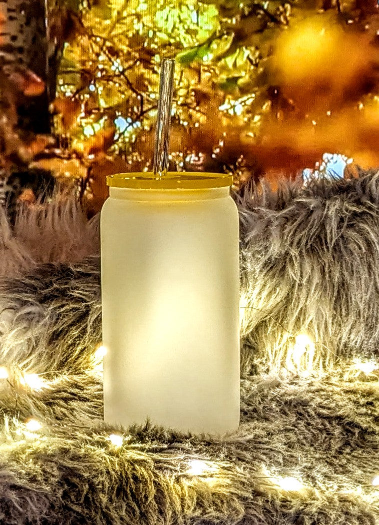 Glasbecher Eis-Optik mit gelbem Deckel und Trinkröhrchen + Sticker nach Wahl