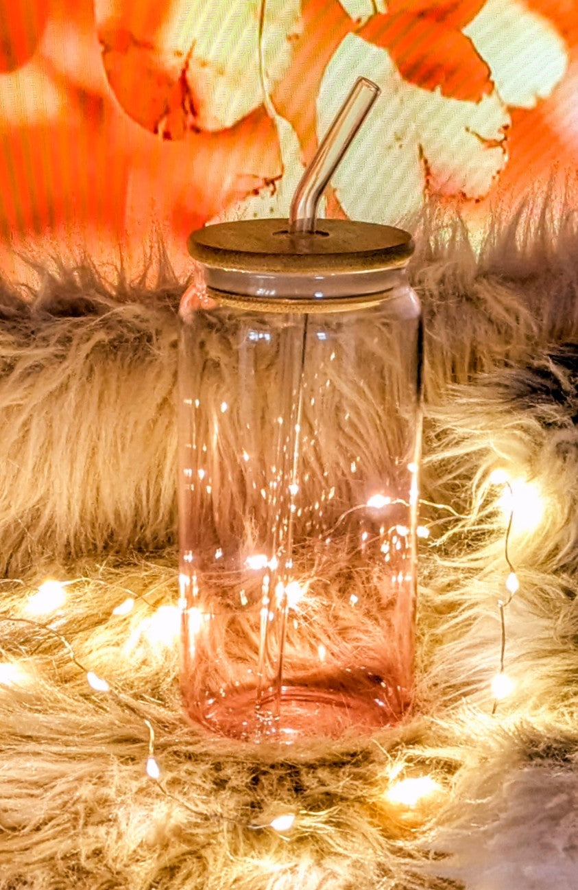 Glasbecher mit kräftigem rosa Farbverlauf mit Bambusdeckel und Trinkröhrchen + Sticker nach Wahl