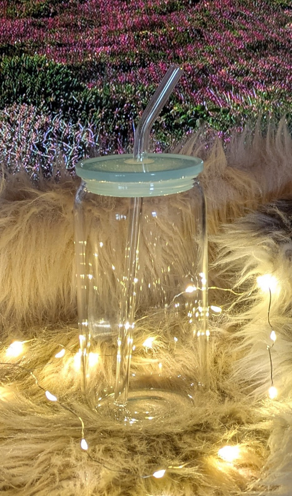 Glasbecher mit blauem Deckel und Trinkröhrchen + Sticker nach Wahl