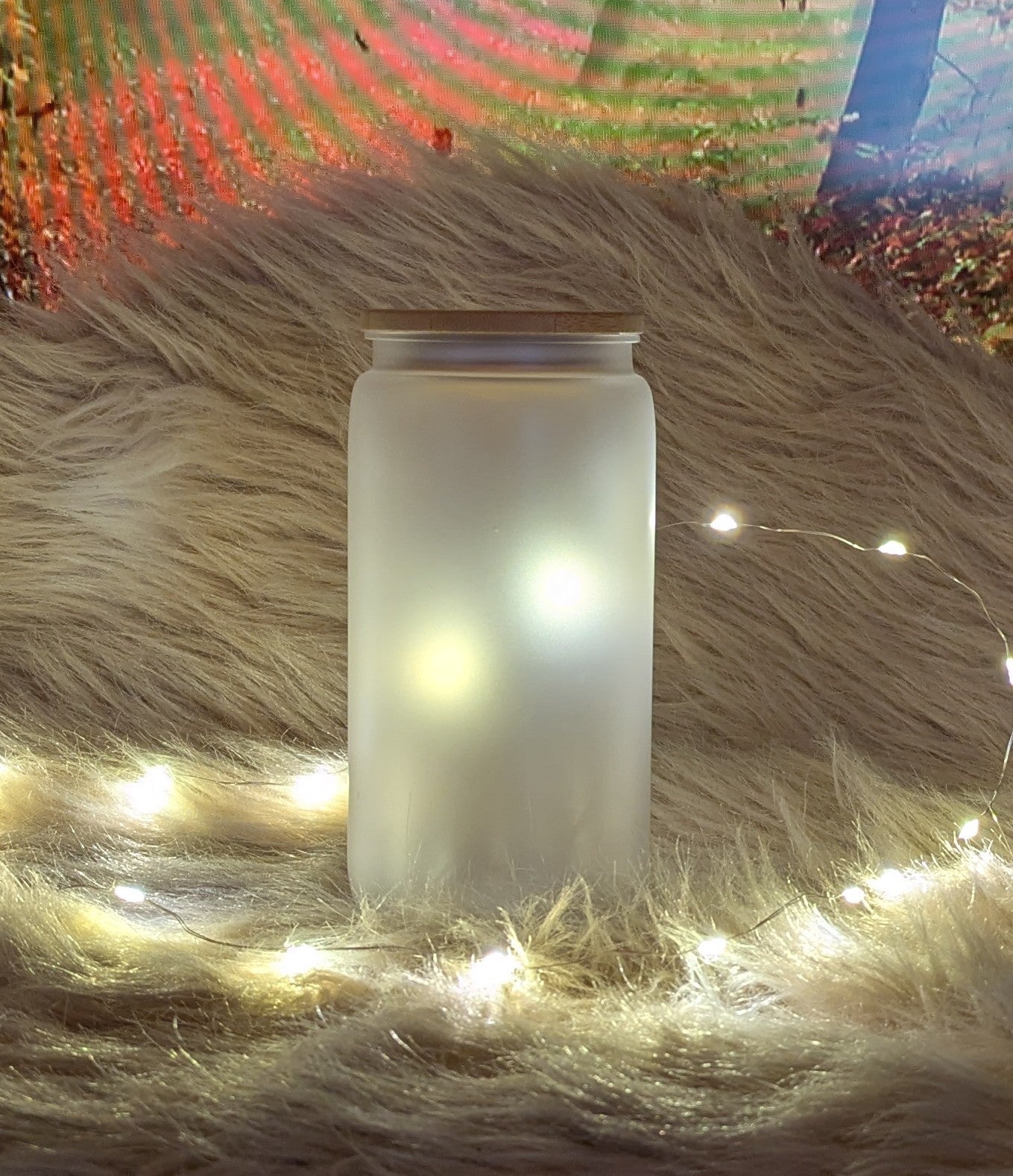 Trinkbecher in Eis - Optik aus Plastik mit Bambusdeckel + Sticker nach Wahl