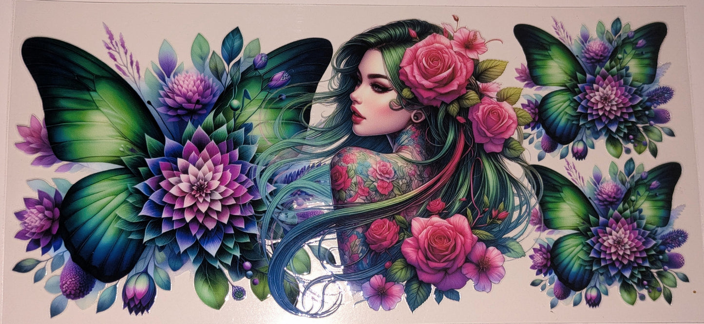 16 Oz Tattoogirl lila grün mit Schmetterlingen CS000082