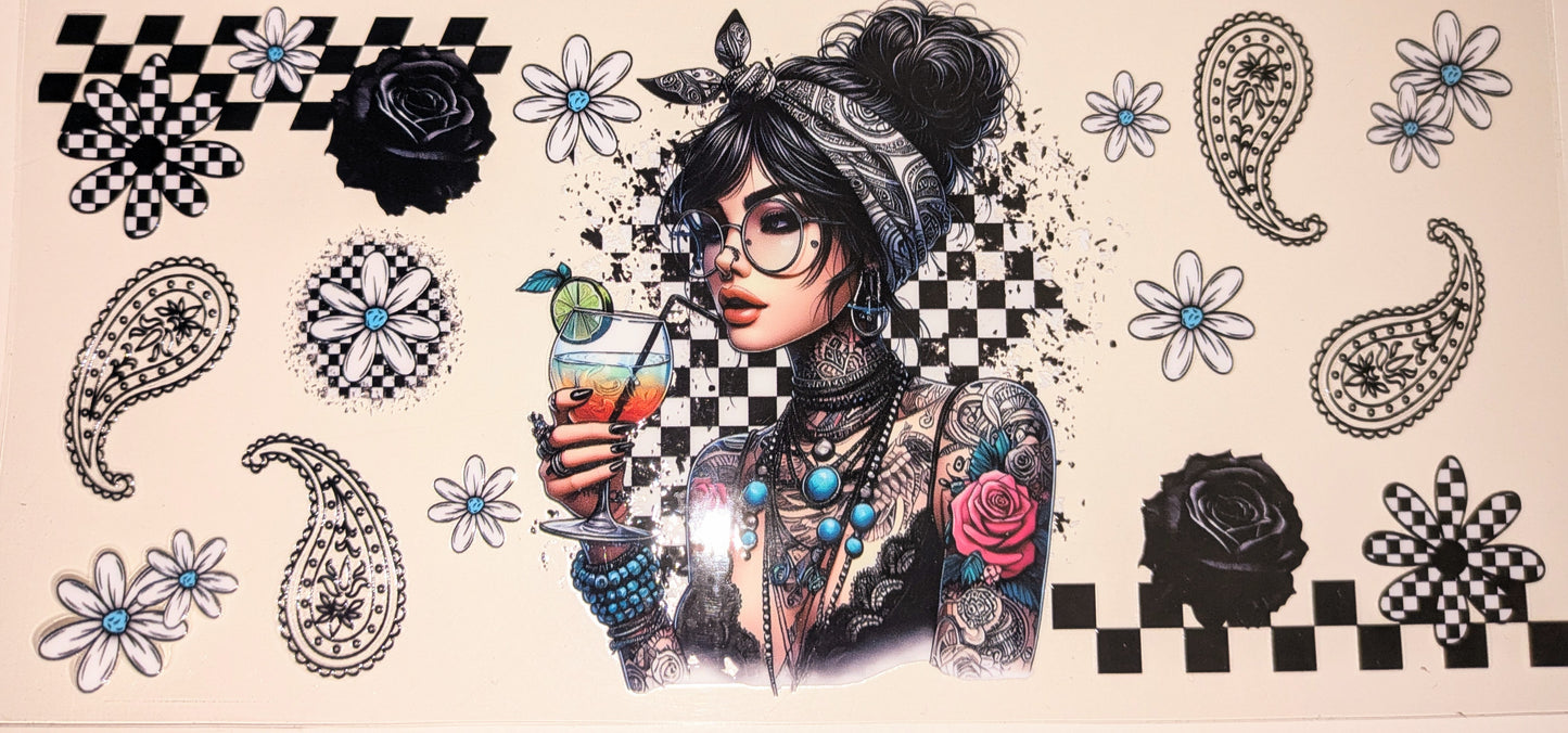 16 Oz Tattoogirl Chess schwarz weiß Stil mit Cocktail CS000086