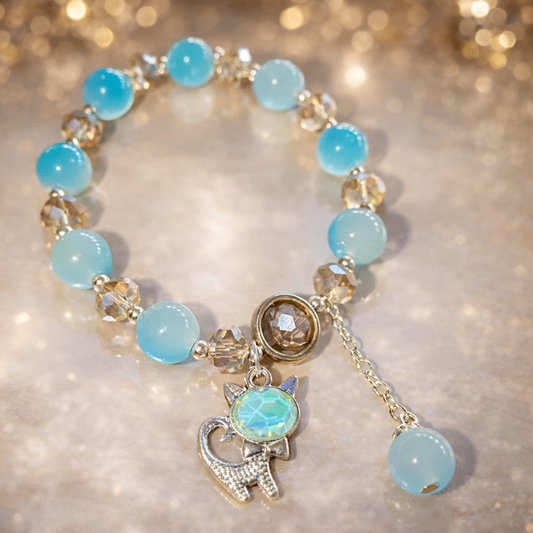 Armband in zweierlei blautönen mit Katzenanhänger Strass
