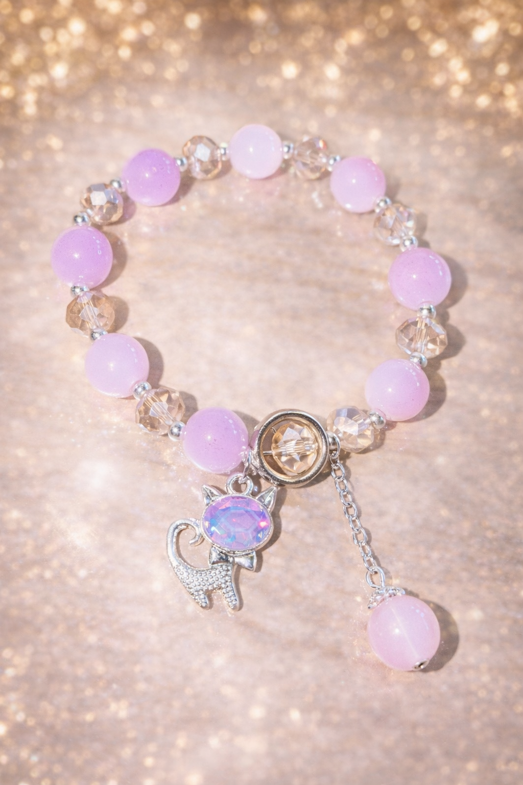 Glasperlenarmband lila-weiß mit Katzenanhänger Strass Kettchen