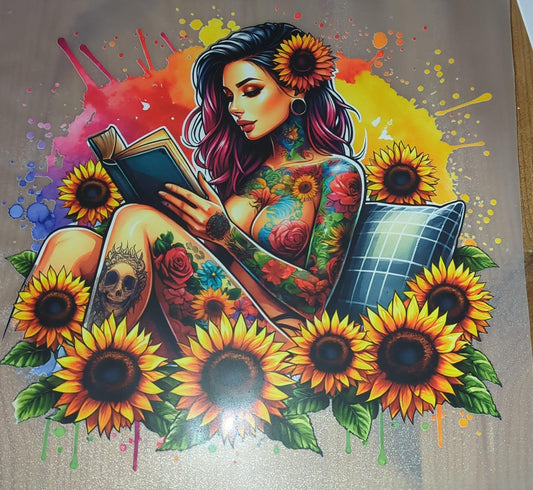 Großes Bügelbild Tattoogirl Tattoo Buch Lesen Nackt Sonnenblume  GBB000114