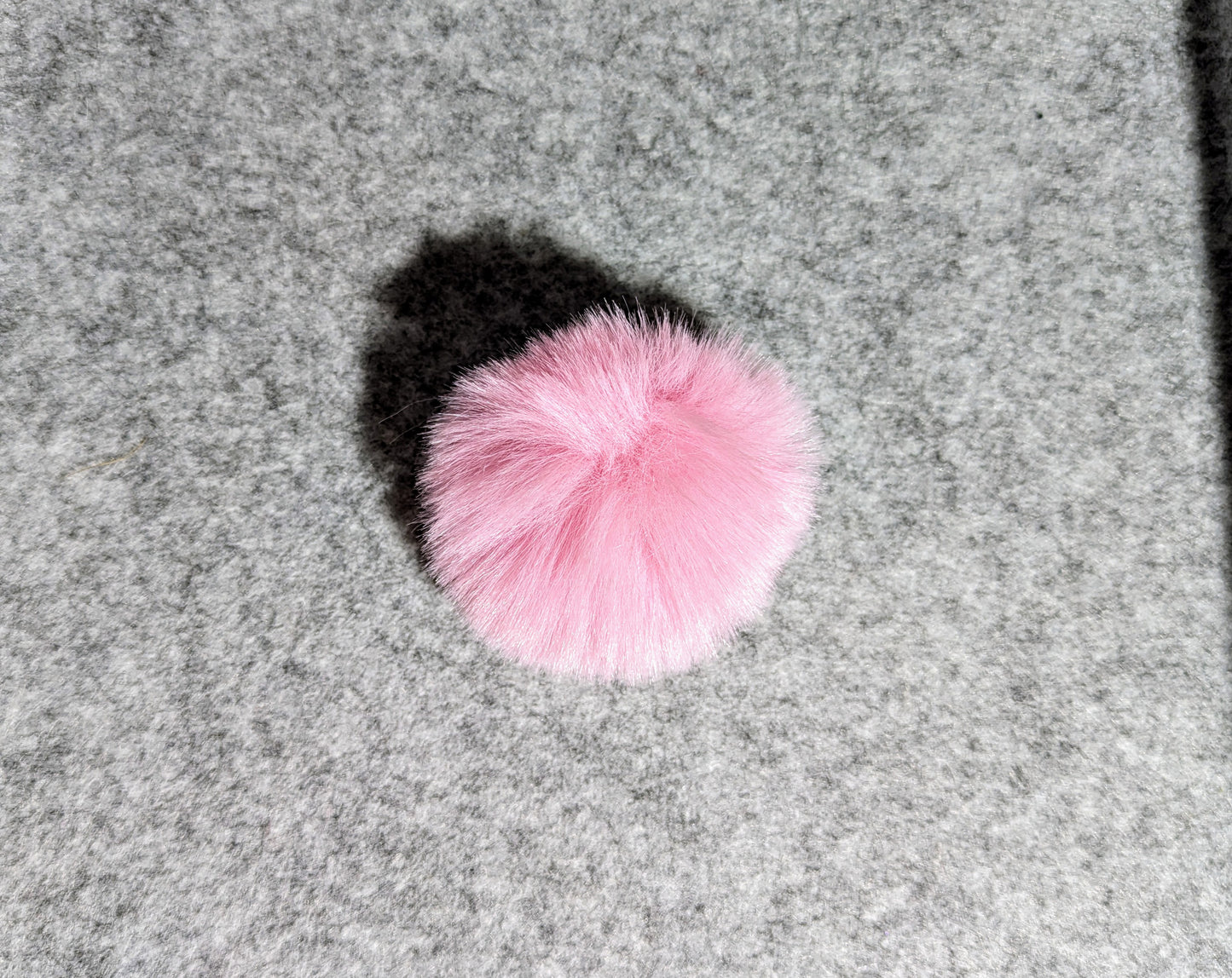 Pompom aus Kunstfaser 6cm Diverse Farben