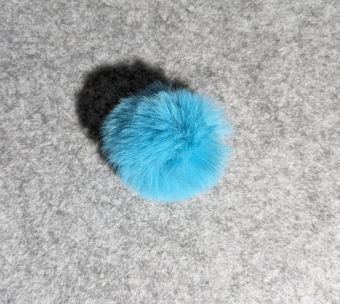 Pompom aus Kunstfaser 6cm Diverse Farben