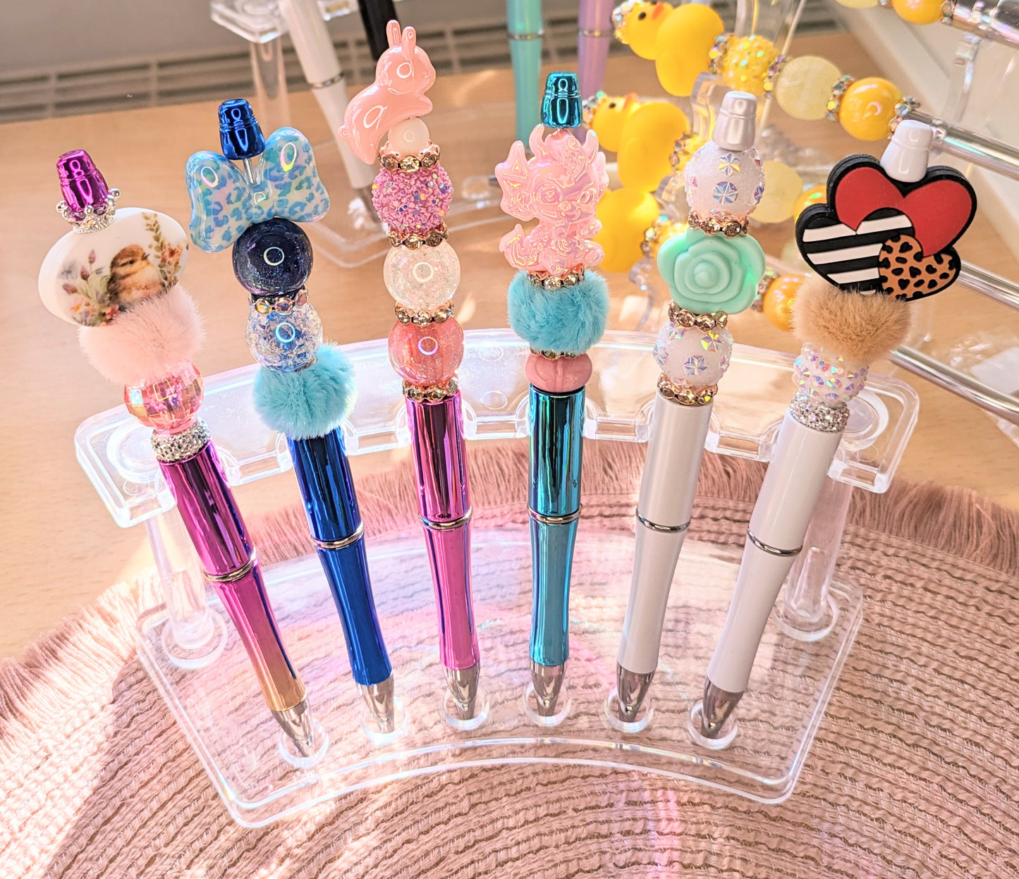 Fertig bestückte Kugelschreiber in verschiedenen Designs Nr. 04