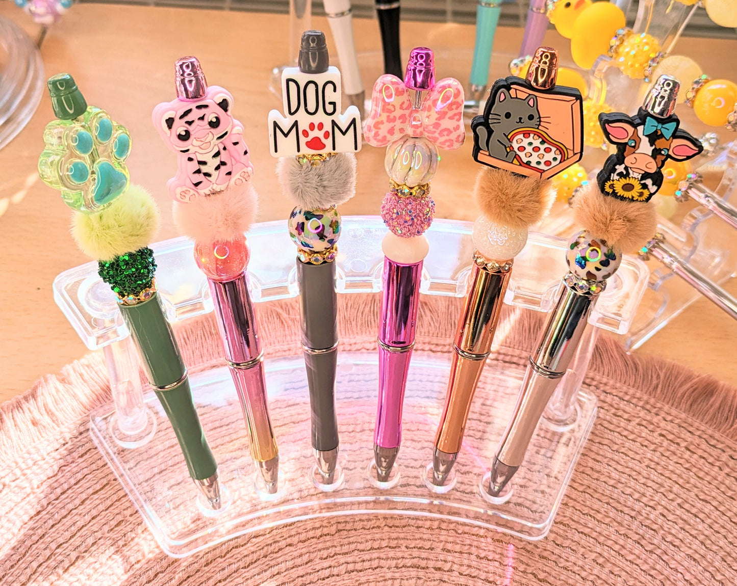 Fertig gestaltete Kugelschreiber in verschiedenen Designs Nr. 06