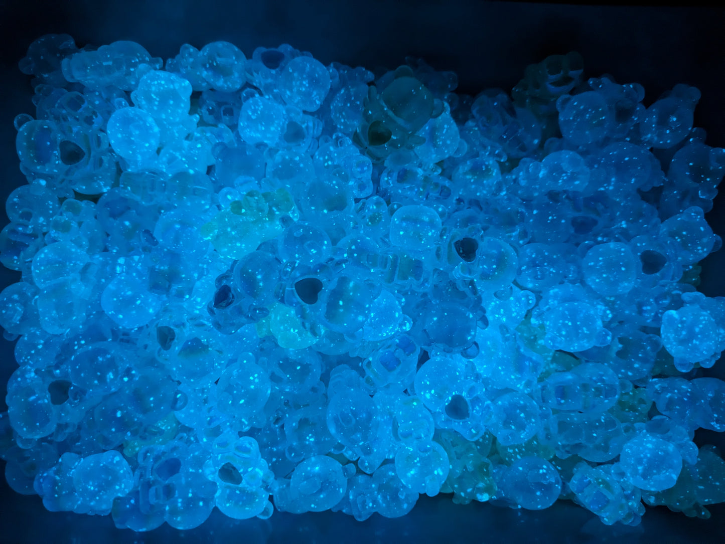 GK07  Bezaubernde Bären Transparent mit goldglitzer Strassherz Flügeln Leuchten im Dunkeln