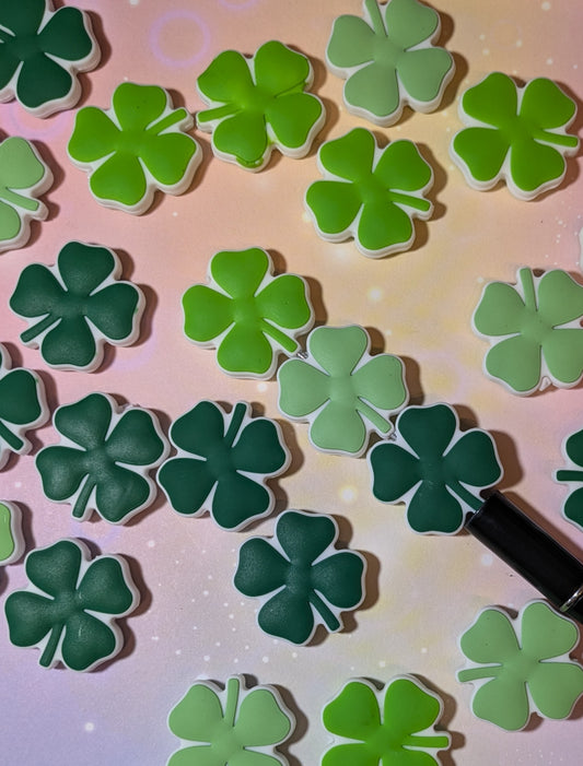 S71  Silikonperle / Focals vierblättriges Kleeblatt grüntöne