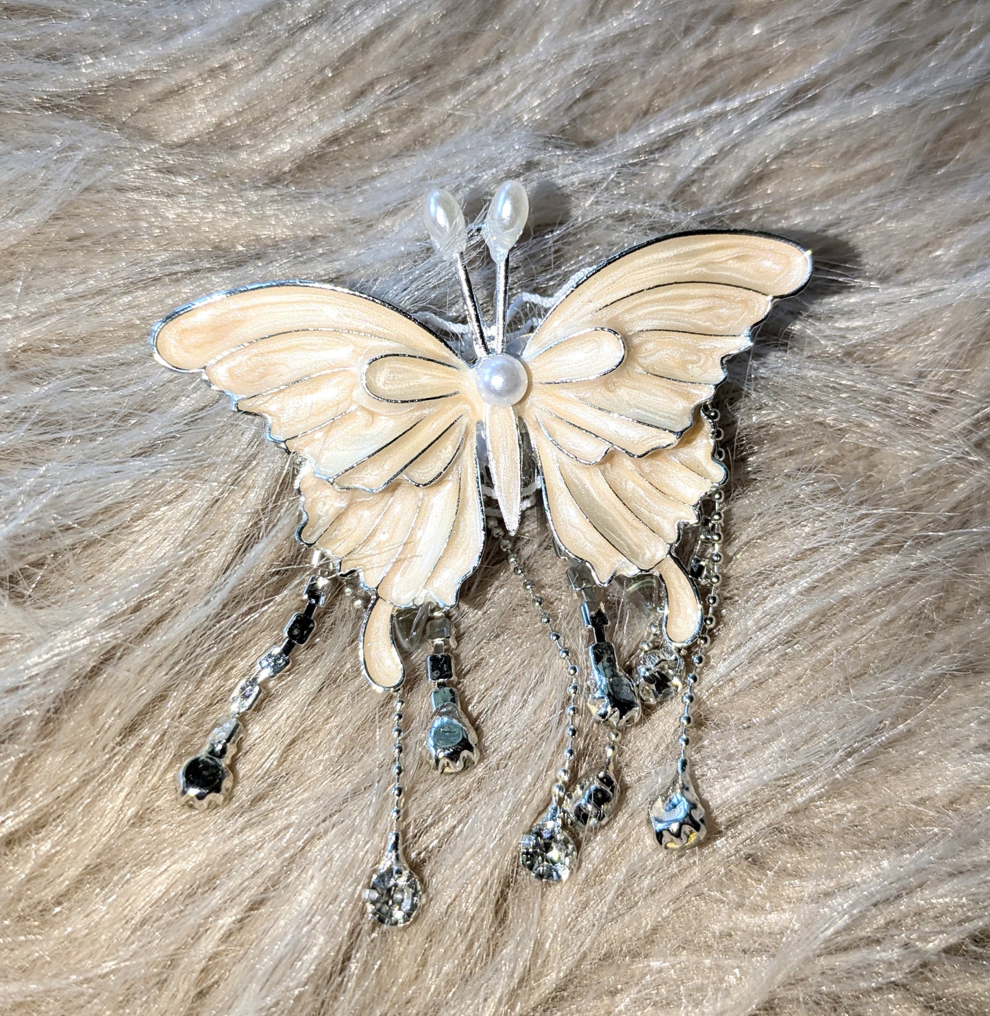 Atemberaubende große Schmetterlingsperle Cremefarbend