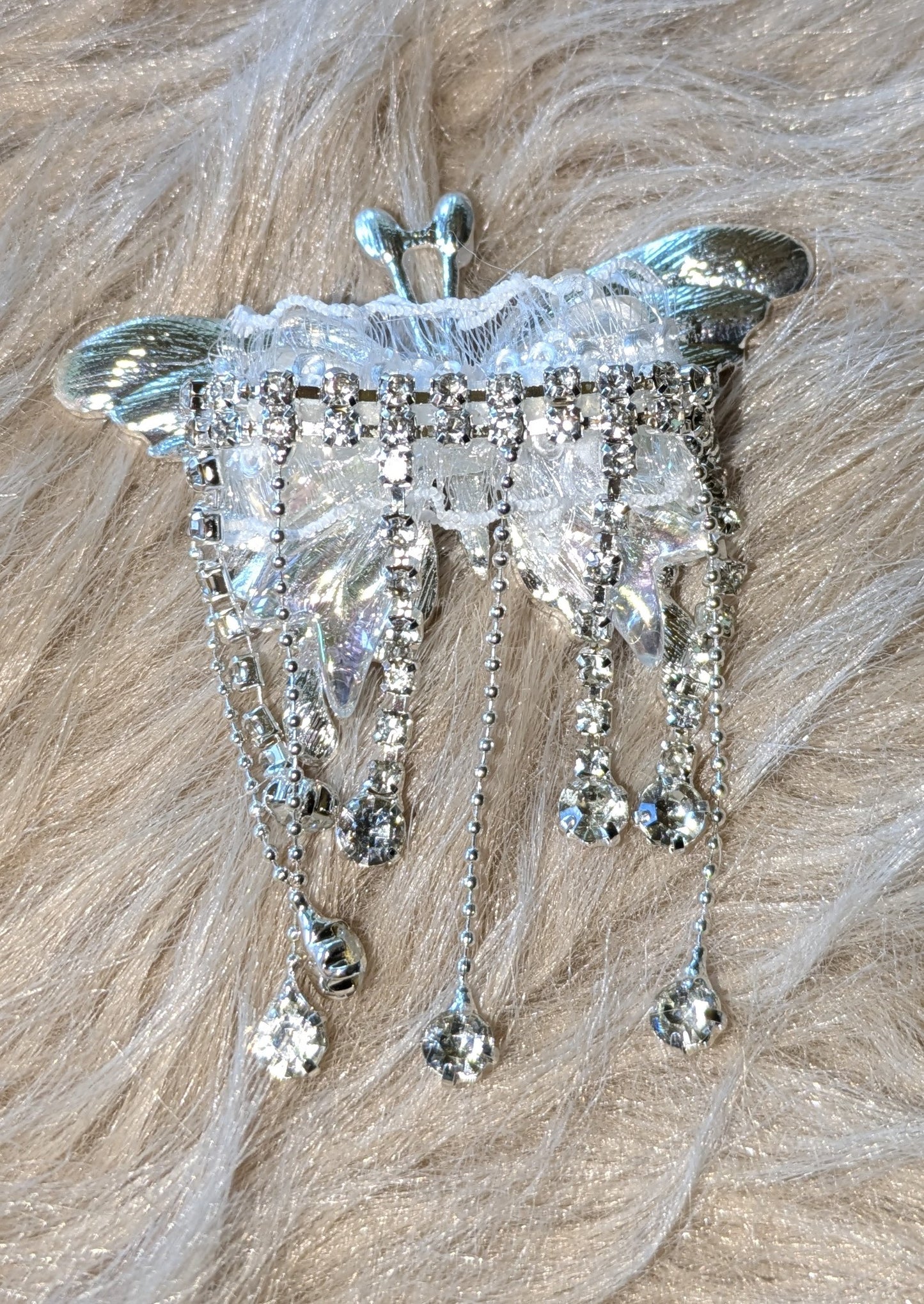 Atemberaubende große Schmetterlingsperle Cremefarbend