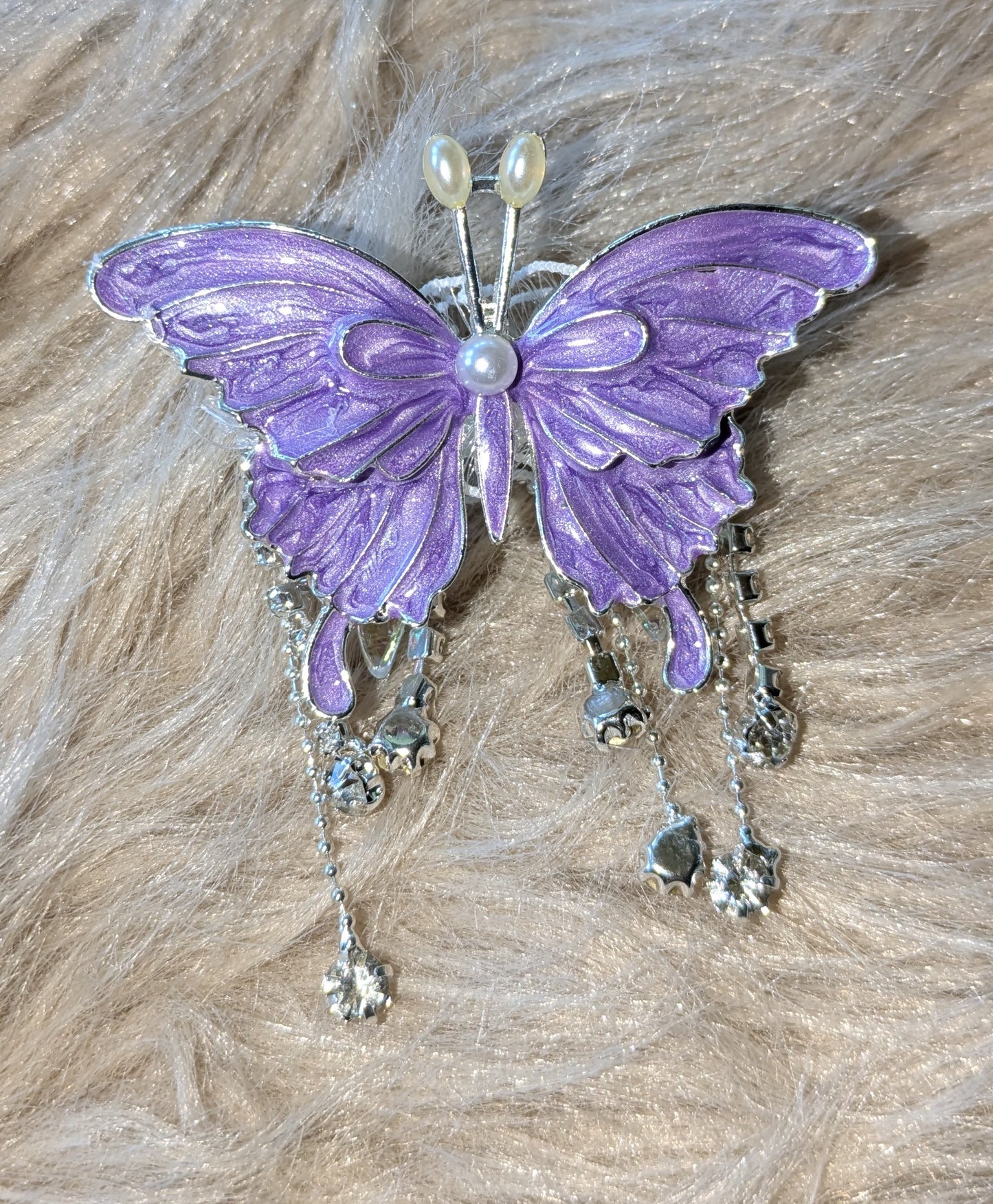 Atemberaubende große Schmetterlingsperle lila