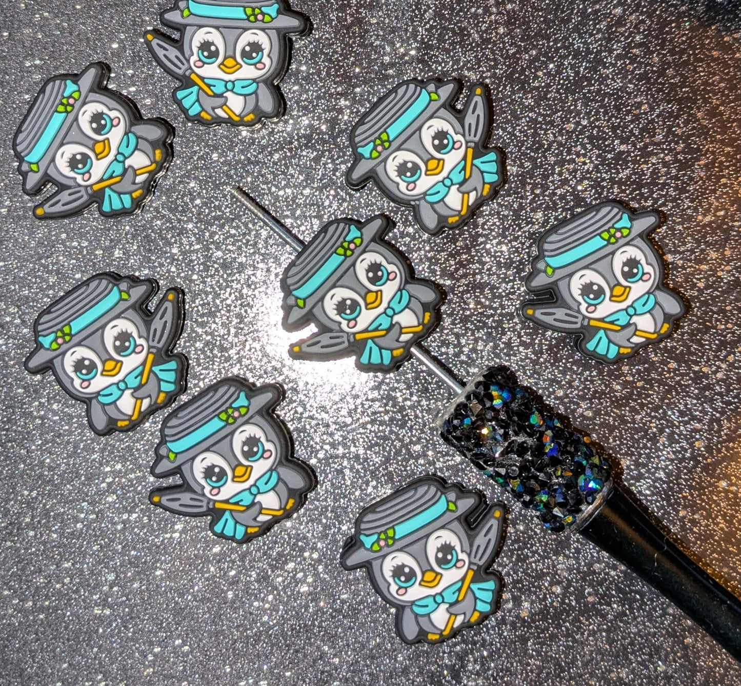 Focal Pinguin mit Schirm