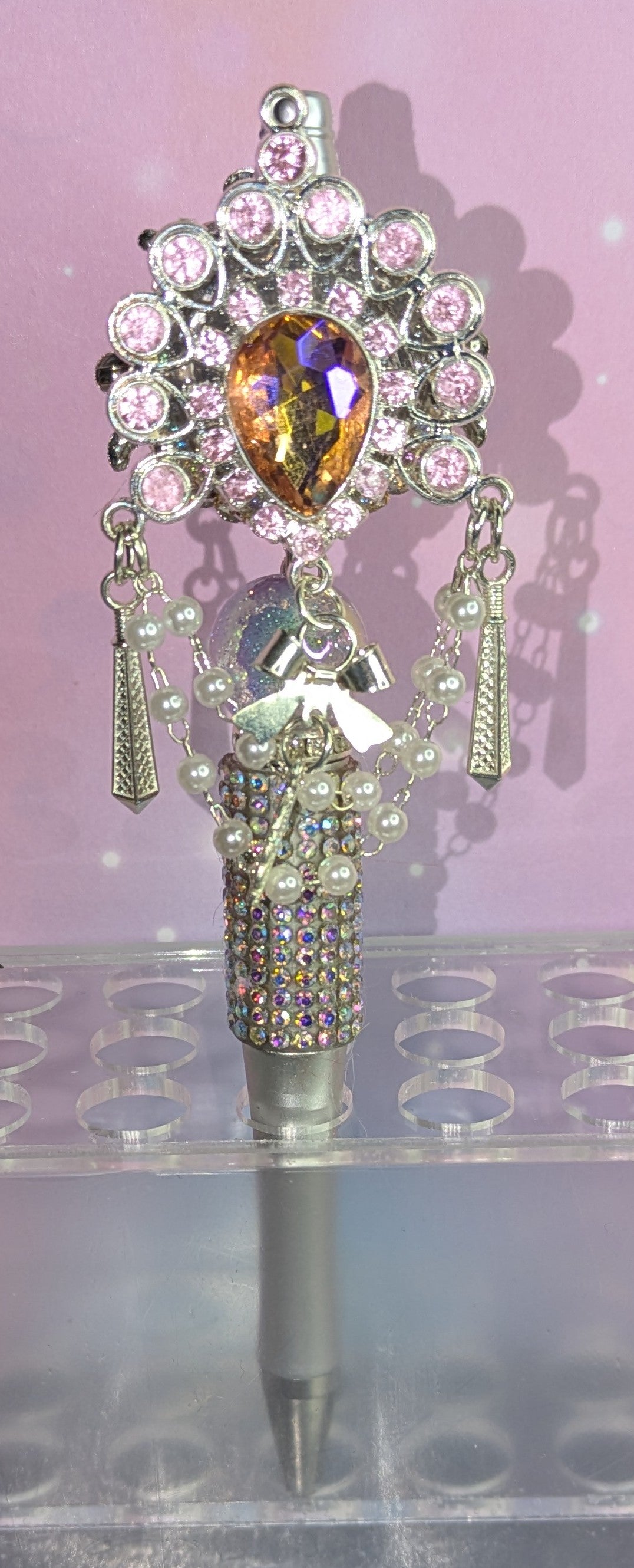 Unikat Atemberaubende Ornamentperle Silber rosa lila mit großen Facettierten Glassteinen, Perlen und Strasssteinen