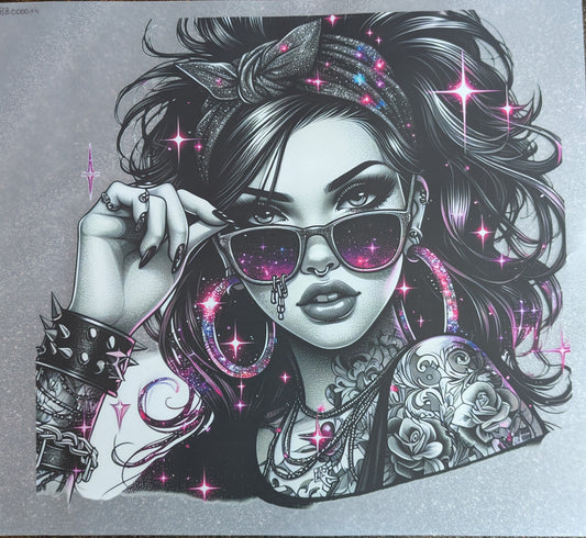 Bügelbild Gr.L " Tatoogirl mit Sonnenbrille " GBB000014