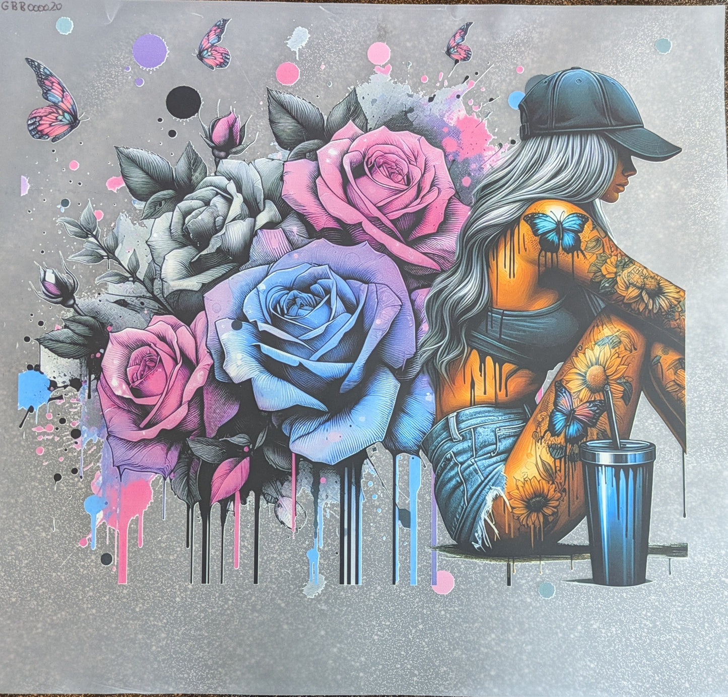 Bügelbild Gr.L " Tatoogirl mit Rosen und Basecap " GBB000020