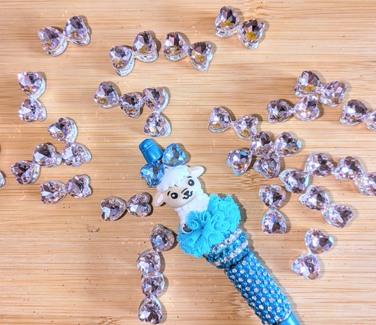 Kleine Metallschleifen mit Funkelnden Facettierten Glassteinen besetzt in rosa