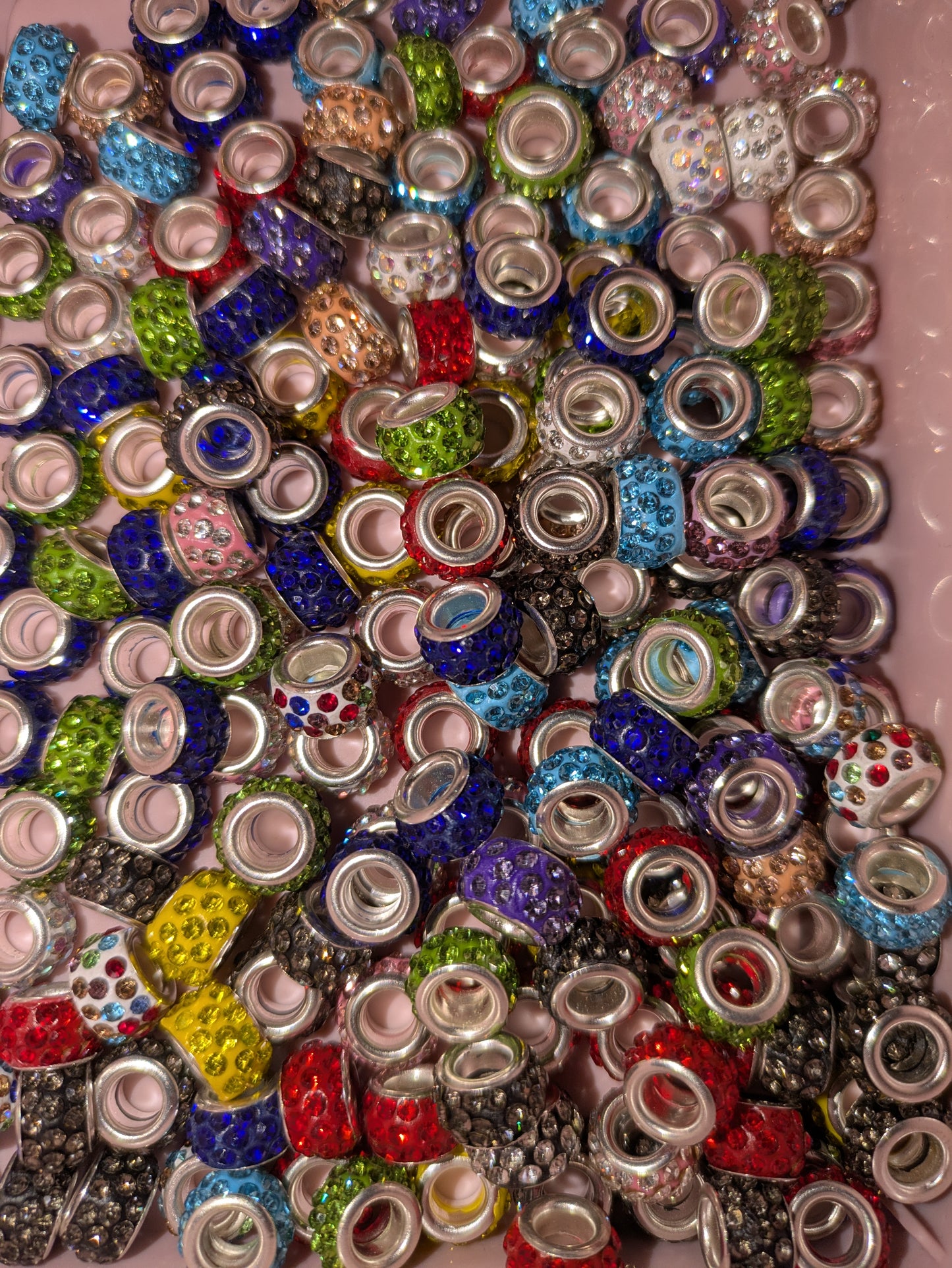 Breite Strassspacer in verschiedenen Farben