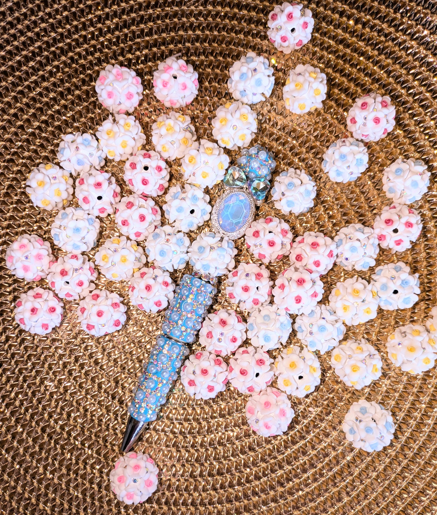 20 mm Blütenperle weiß mit Strass undFarbigen Blüten in verschiedenen Farbgebungen