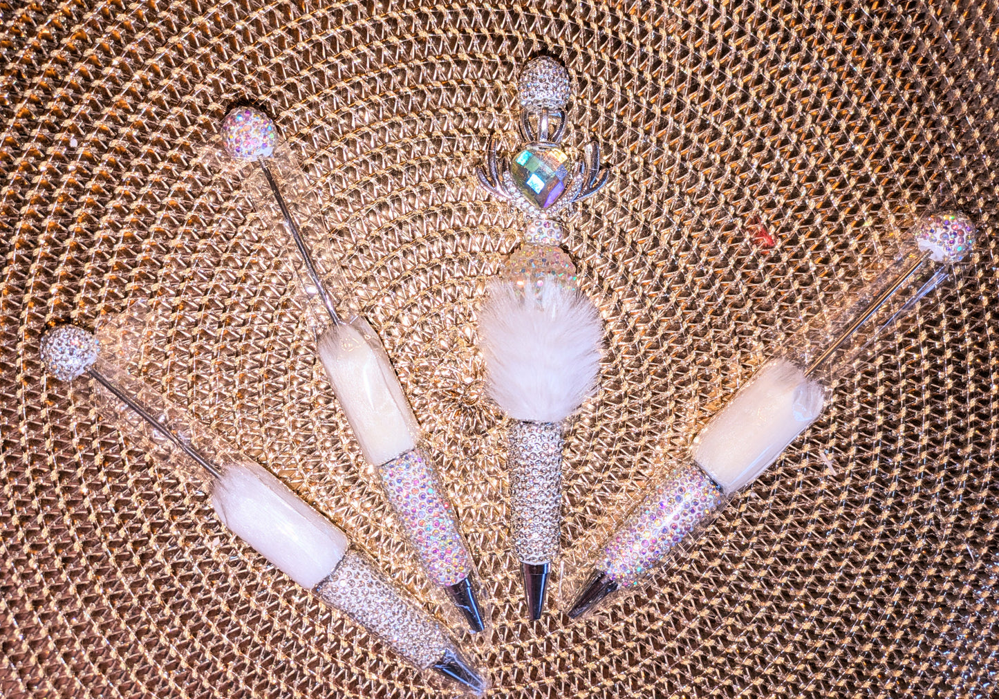 Handgestaltete Strasskugelschreiber mit Pompom weiß silber