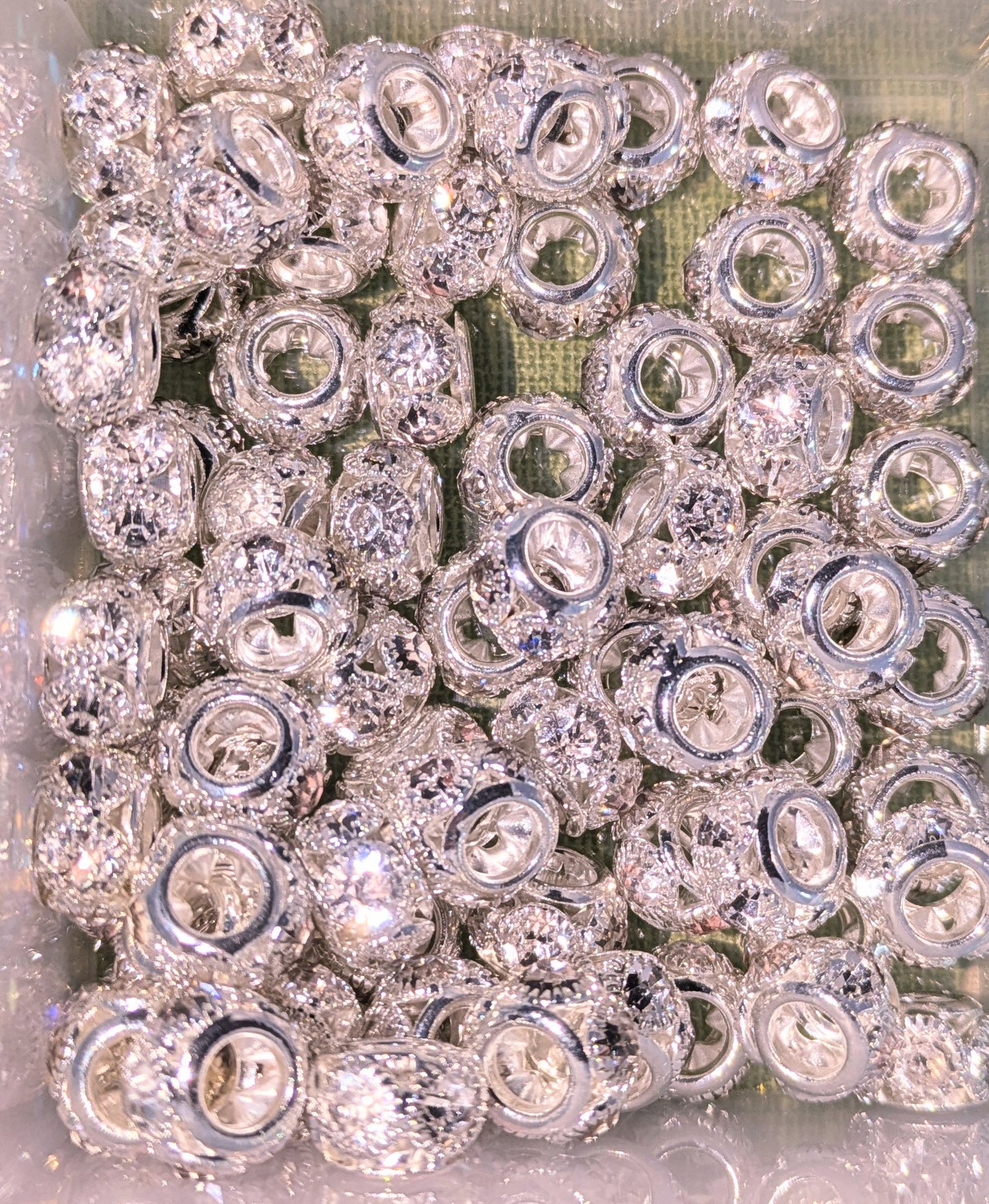 Hochwertige Metallperle Silber Flach mit großen Strassperlen