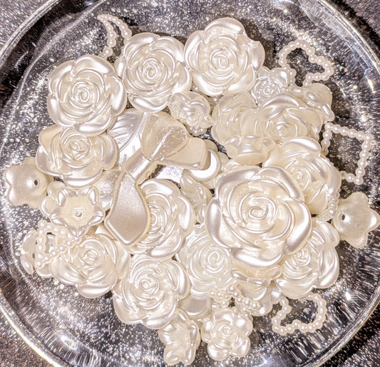 Creme weiß Blüten-Perlen bzw. Anhänger Mix