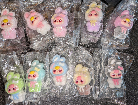 Samt Figuren Hasen mit stehenden Ohren in verschiedenen Farben