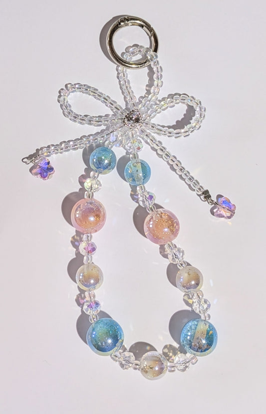 Hochwertige Handykette aus Glasperlen mit großem Schleifenbogen in rosa blau