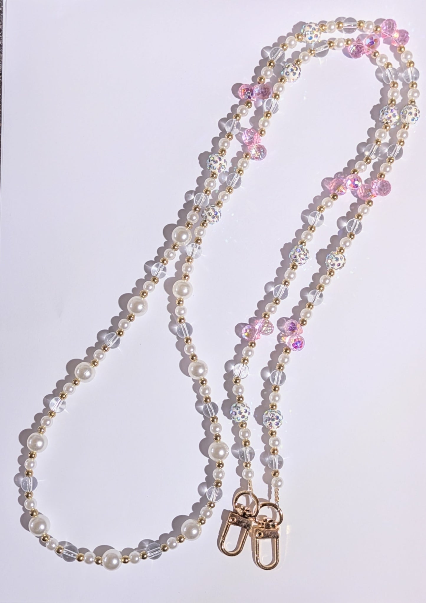 Hochwertige Elegante Handykette ca. 123 cm aus Glas- und Metallperlen in Perlmut rosa gold für den Oberkörper