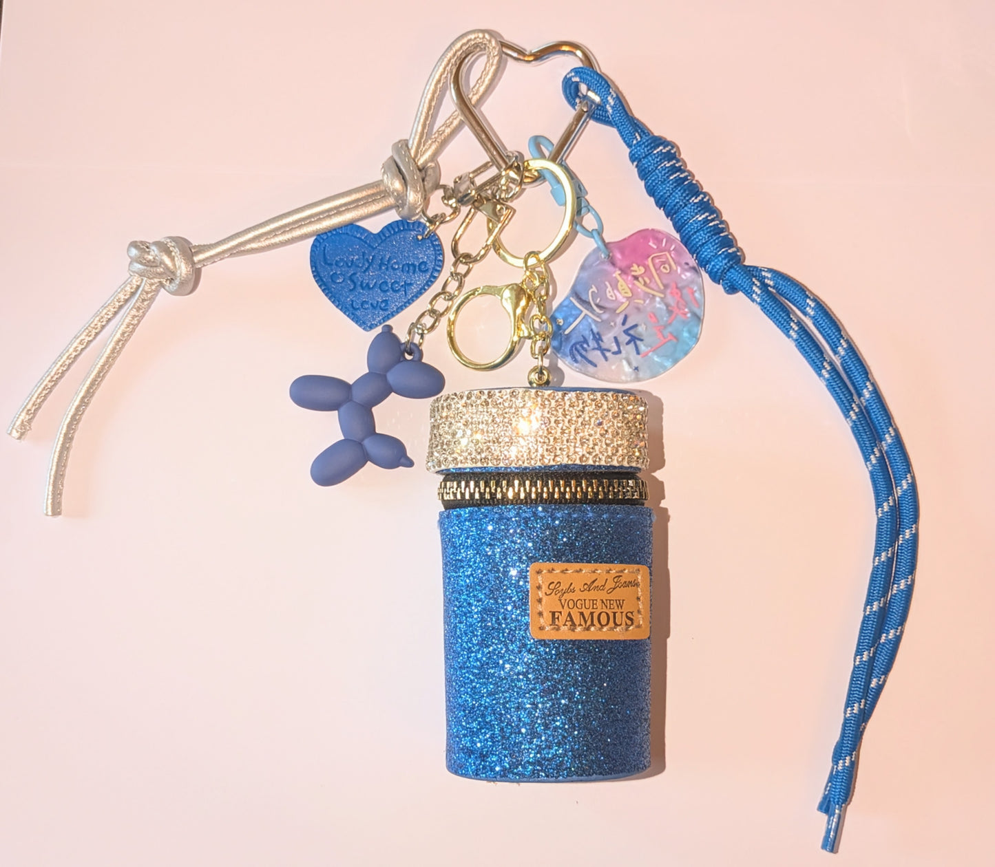 Taschenbaumler mit blauer Glitzertasche Ballonhund Herz und vielen weiteren Details