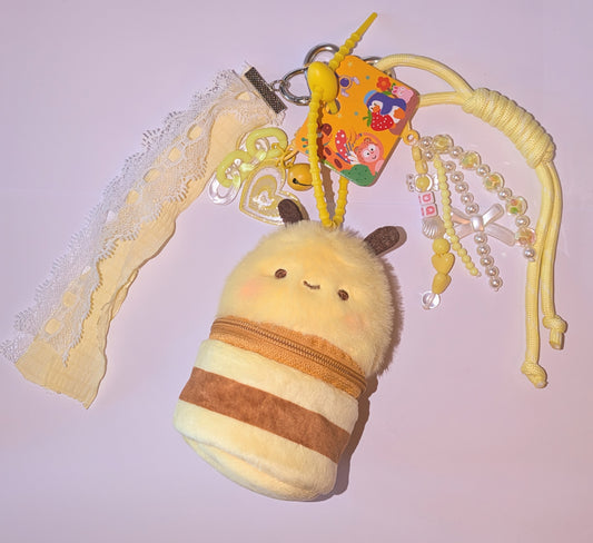 Taschenbaumler mit großer Bienentasche und vielen weitern Details