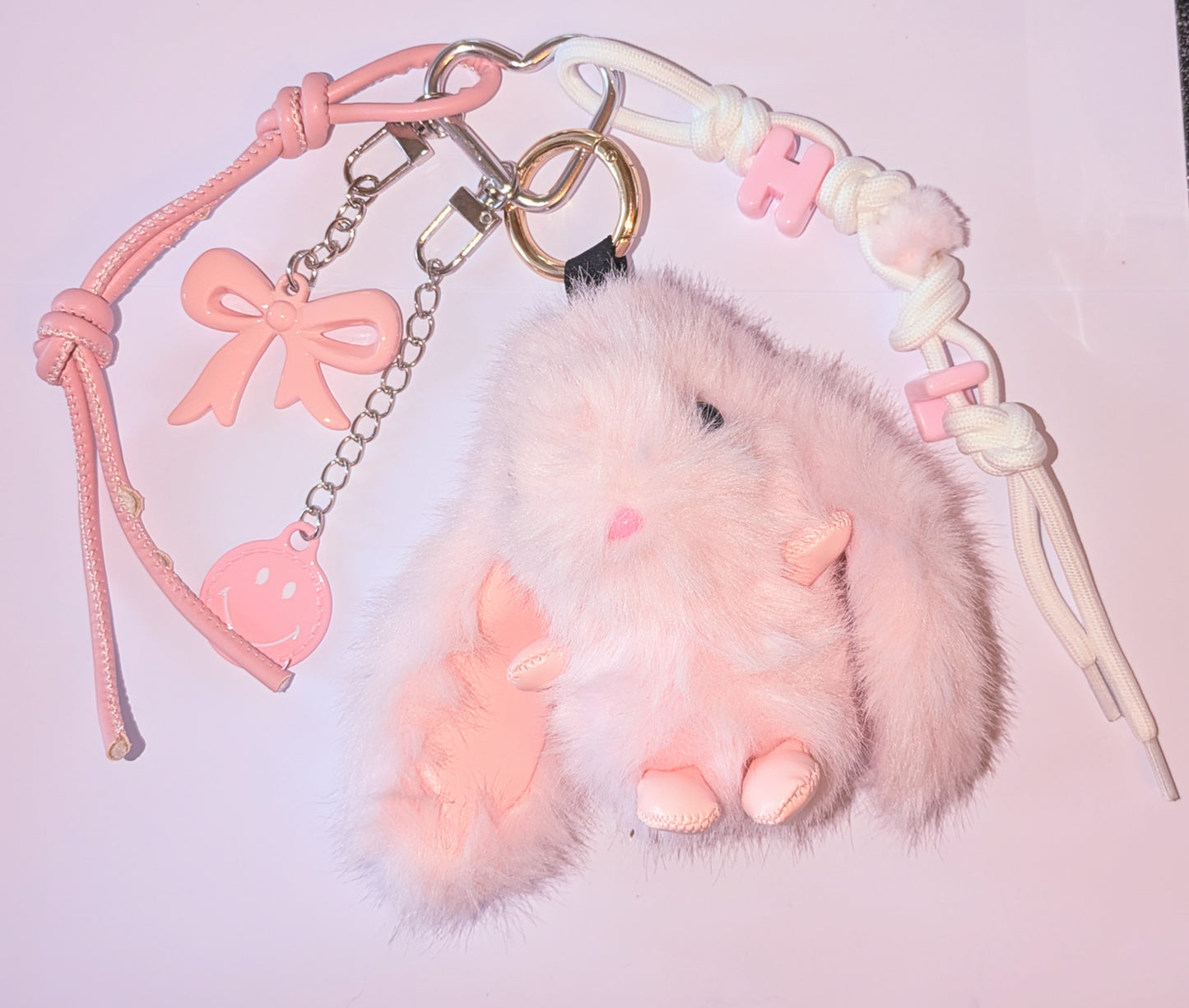 Taschenbaumler mit rosa Plüschkaninchen schleifen und vielen weiteren Details