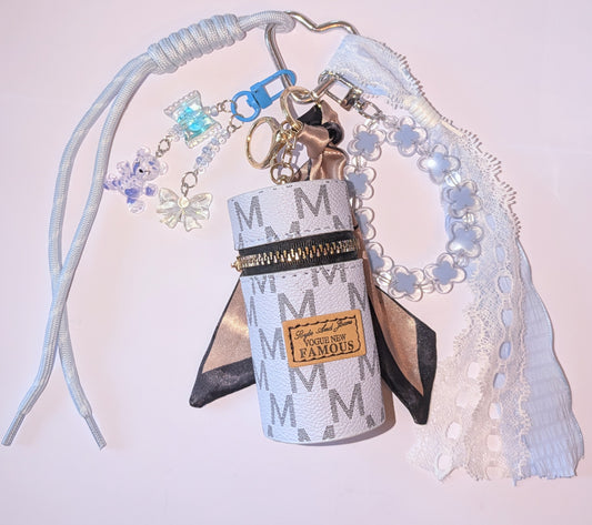 Taschenbaumler mit großer Runden Tasche und viele weitere Details